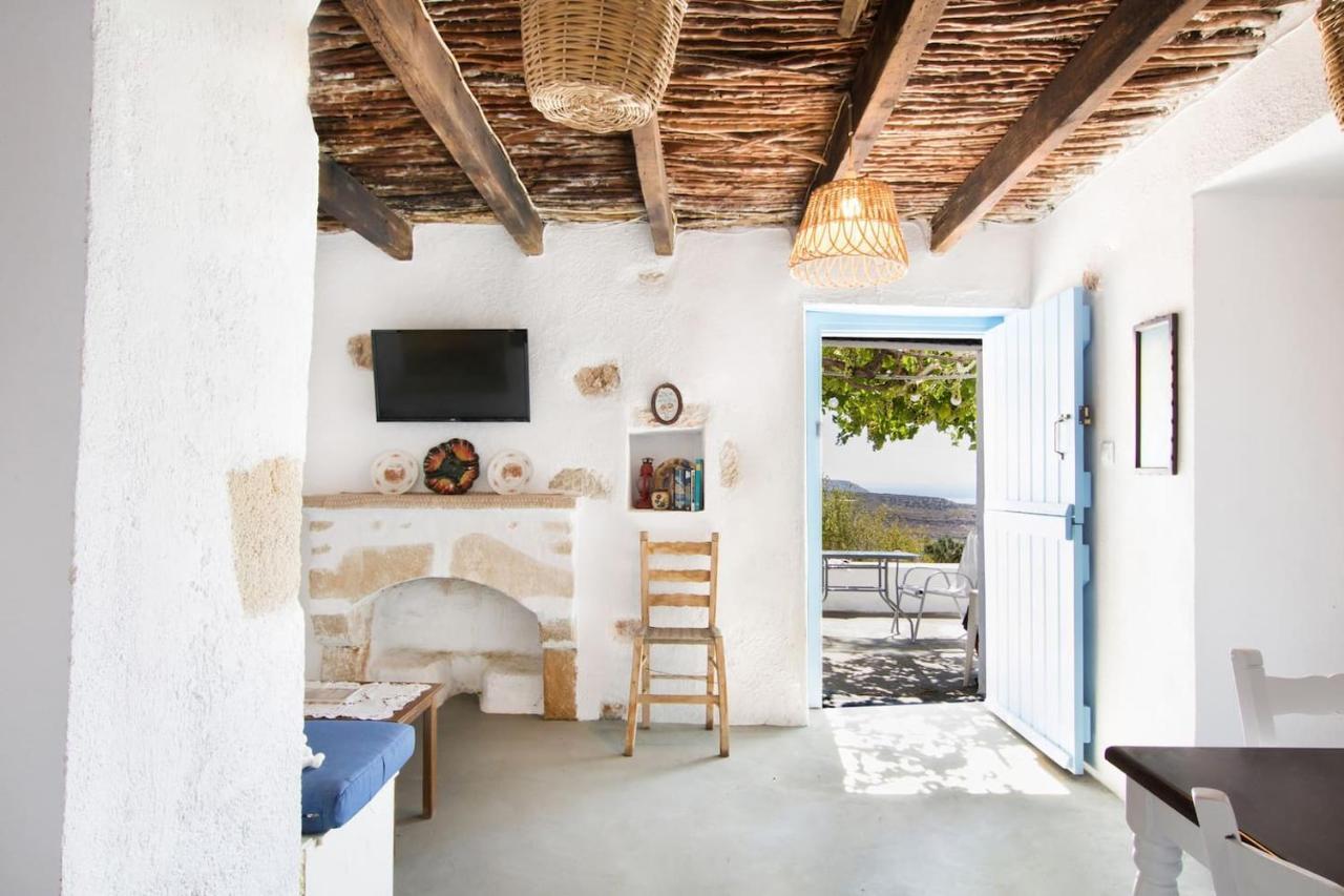 Vatha Traditional Cottage With A View Menetaí 外观 照片